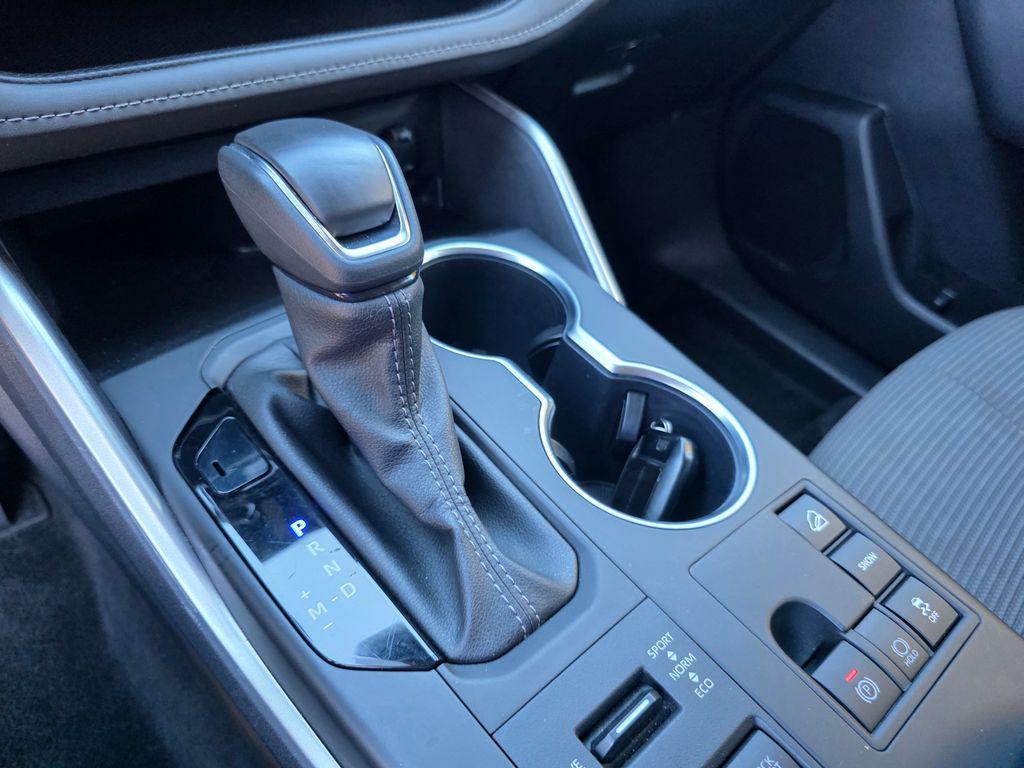 used 2024 Toyota Highlander car, priced at $33,900