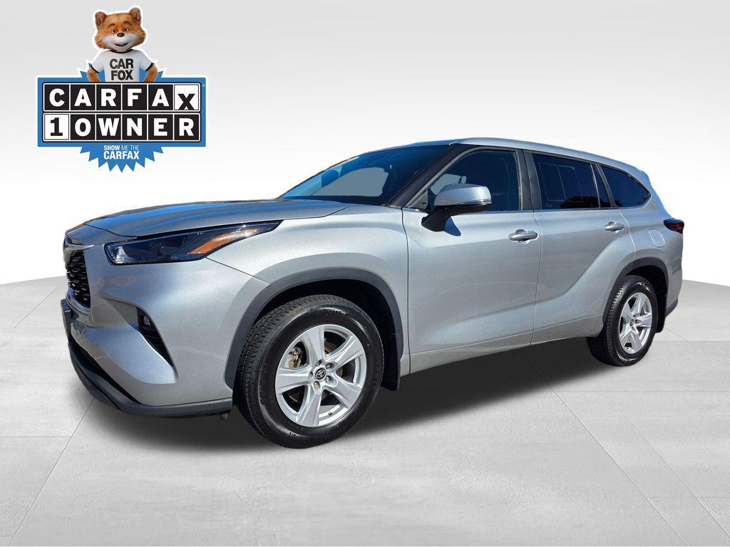 used 2024 Toyota Highlander car, priced at $33,900