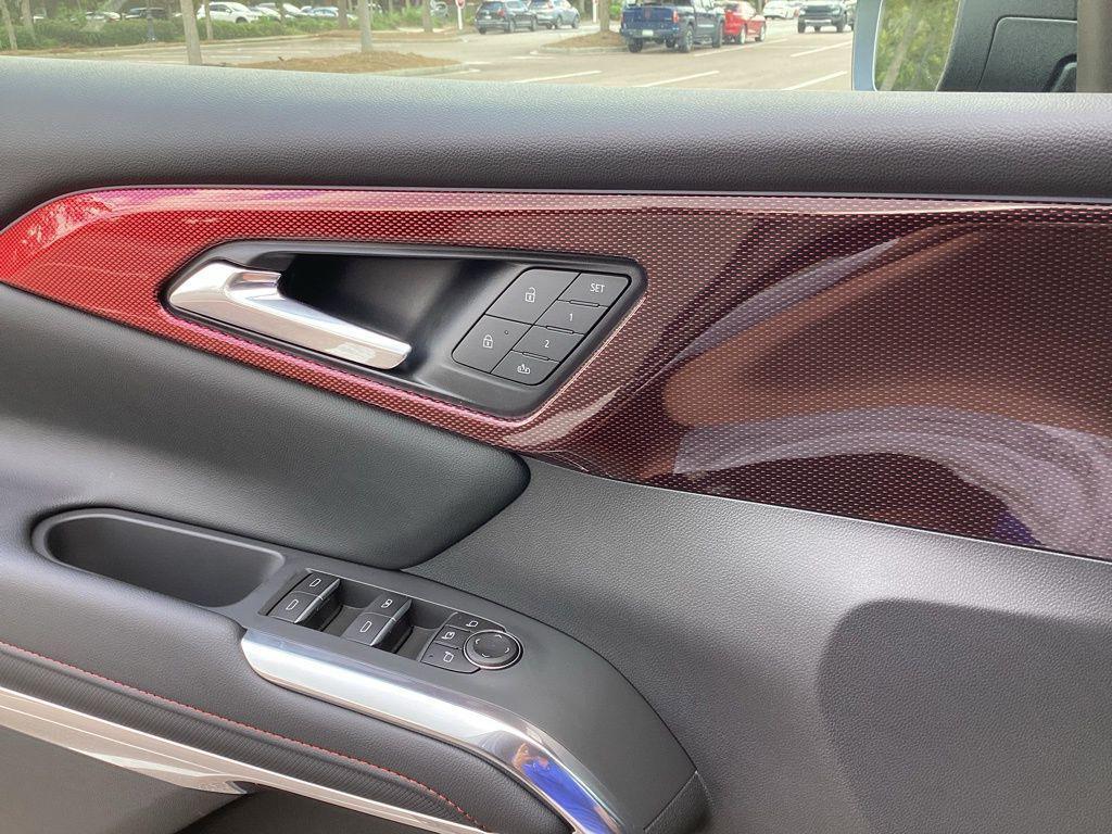 new 2025 Chevrolet Traverse car, priced at $52,588