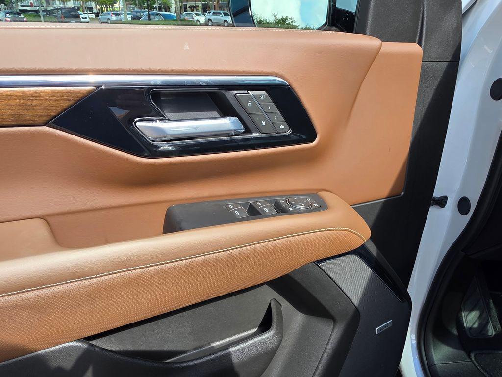 new 2025 Chevrolet Suburban car, priced at $85,536