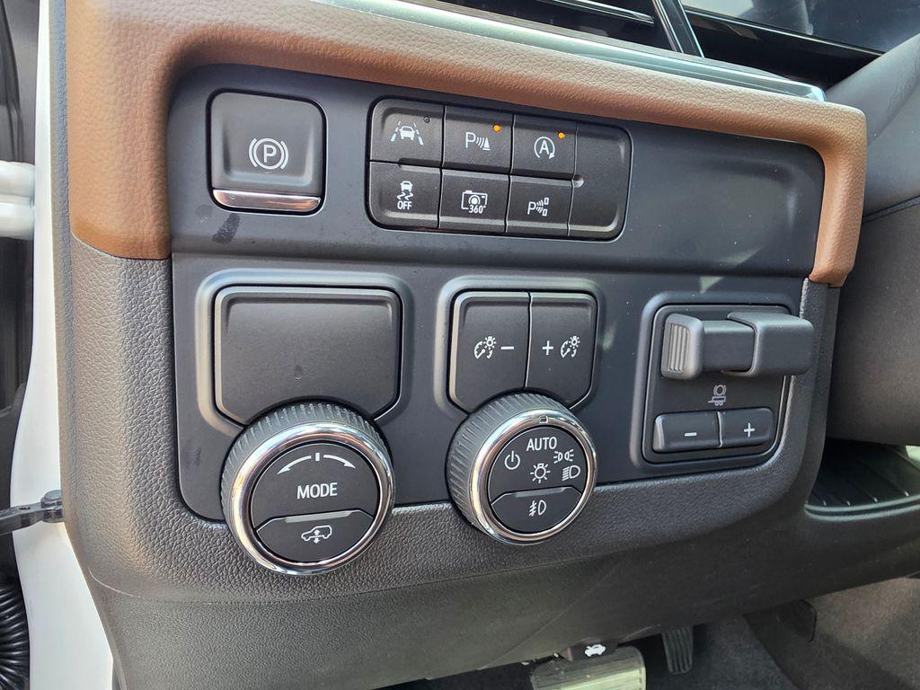 new 2025 Chevrolet Suburban car, priced at $85,536
