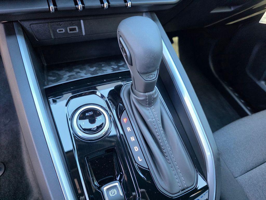 new 2025 Chevrolet Colorado car, priced at $33,955