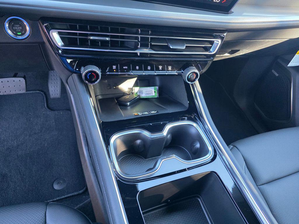 new 2025 Chevrolet Traverse car, priced at $46,240