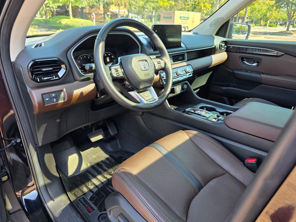 used 2023 Honda Pilot car, priced at $45,743