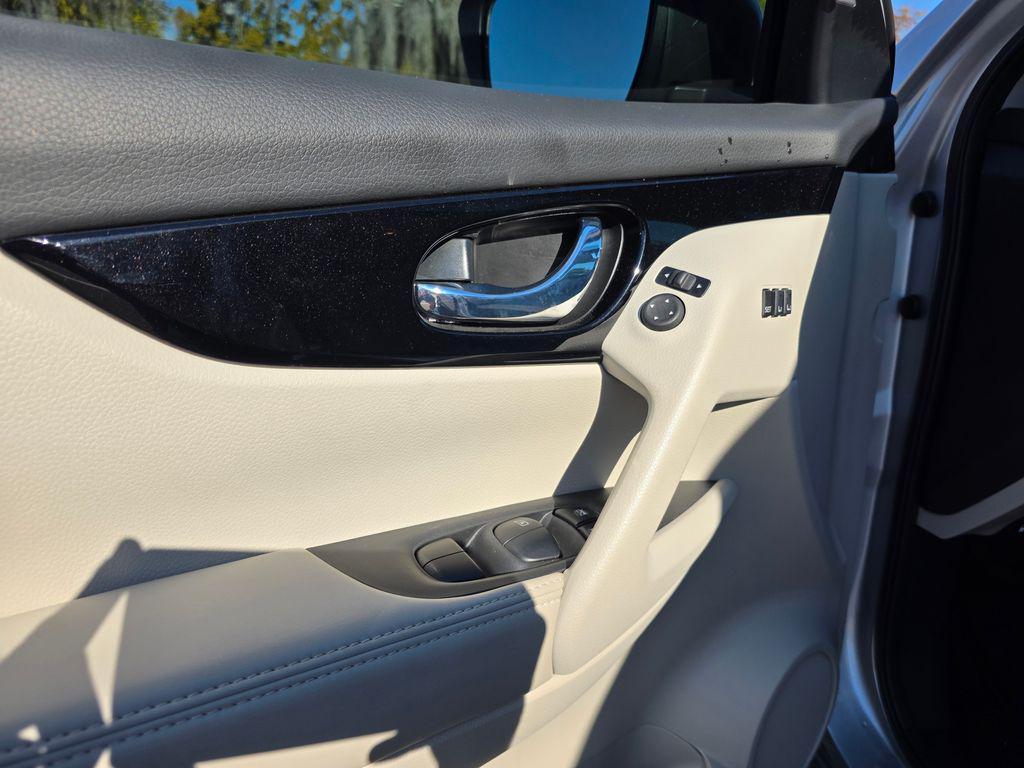 used 2022 Nissan Rogue Sport car, priced at $23,999