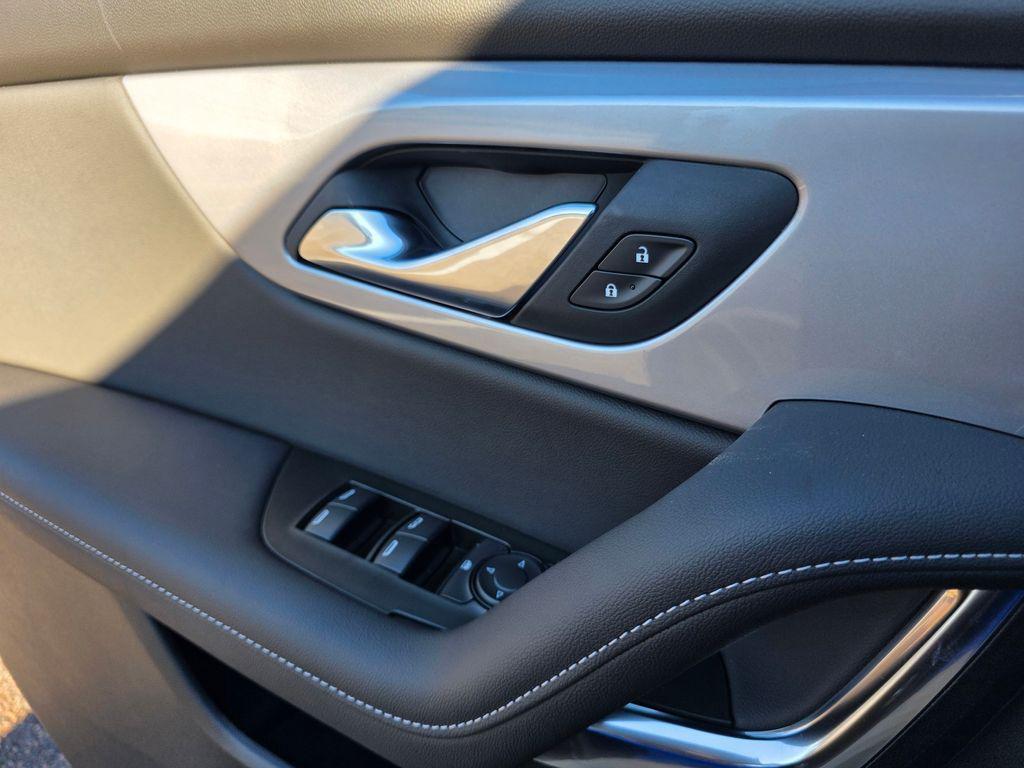 new 2025 Chevrolet Blazer car, priced at $35,653