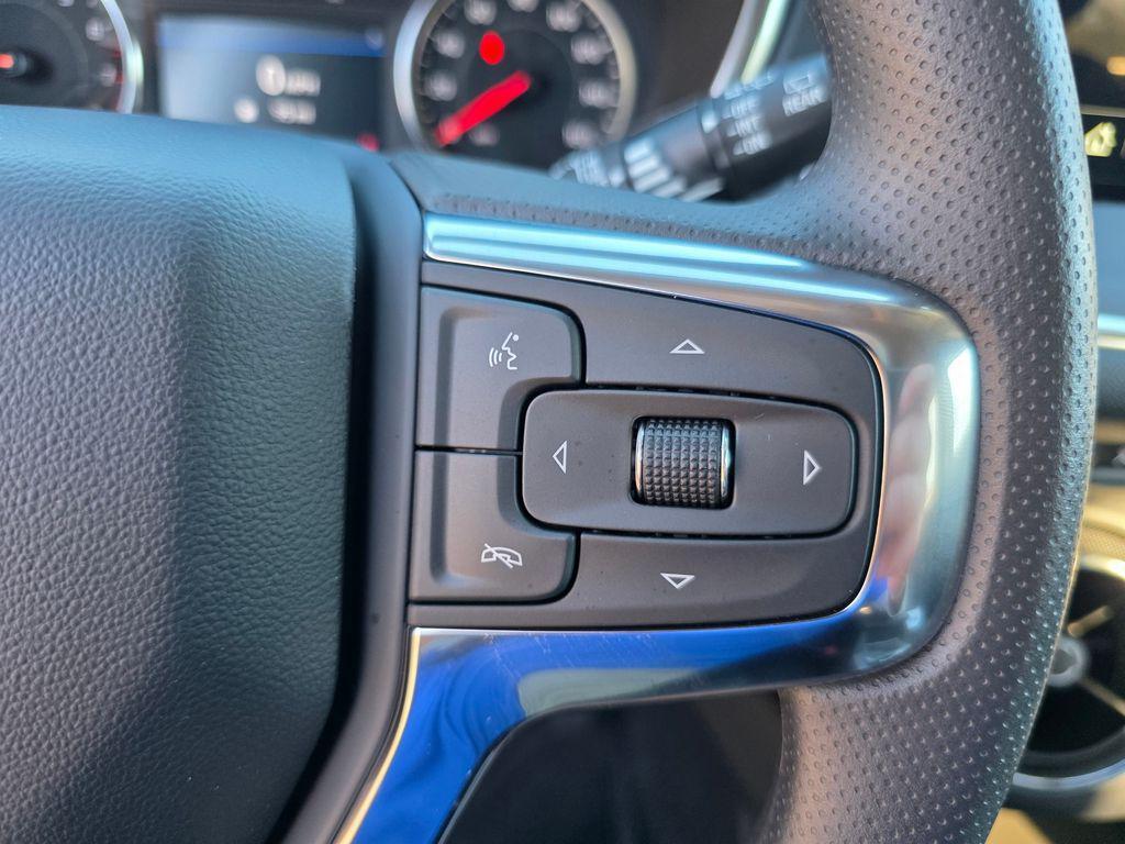 new 2025 Chevrolet Blazer car, priced at $35,653