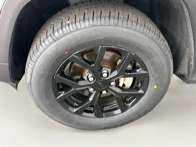 used 2024 Jeep Grand Cherokee car, priced at $31,397