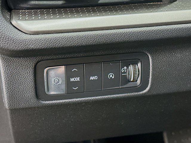 used 2025 Chevrolet Traverse car, priced at $41,297