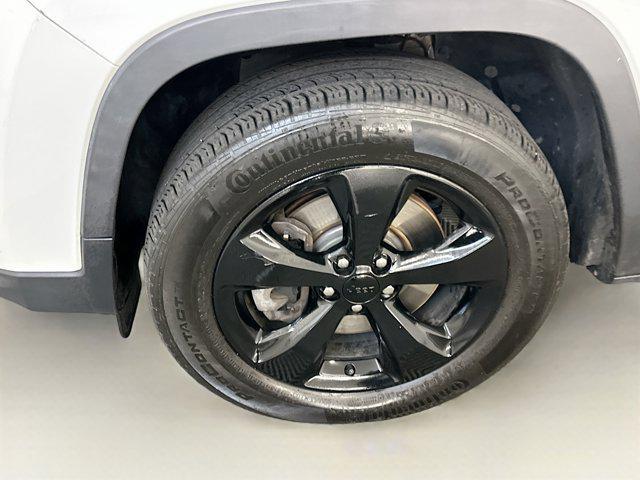 used 2020 Jeep Cherokee car, priced at $13,996