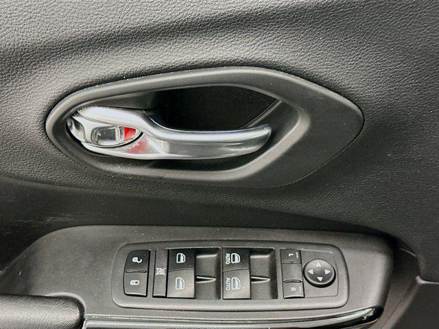 used 2020 Jeep Cherokee car, priced at $13,996