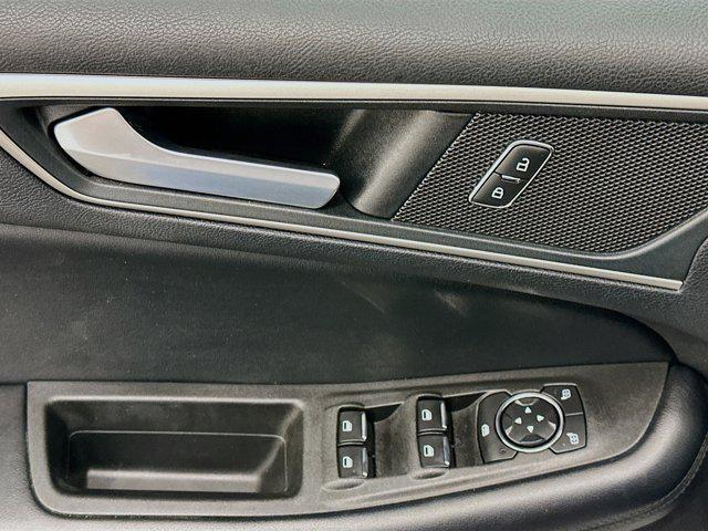 used 2022 Ford Edge car, priced at $17,987