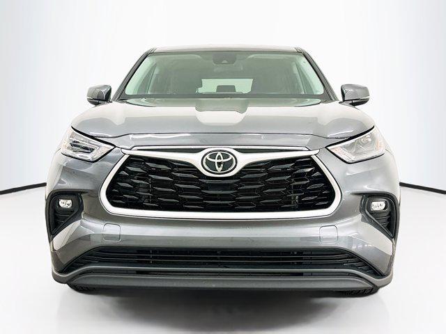 used 2024 Toyota Highlander car, priced at $36,989