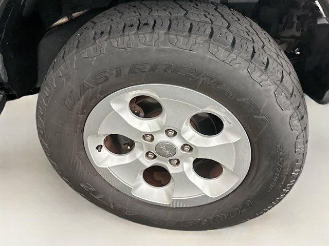 used 2015 Jeep Wrangler Unlimited car, priced at $18,299