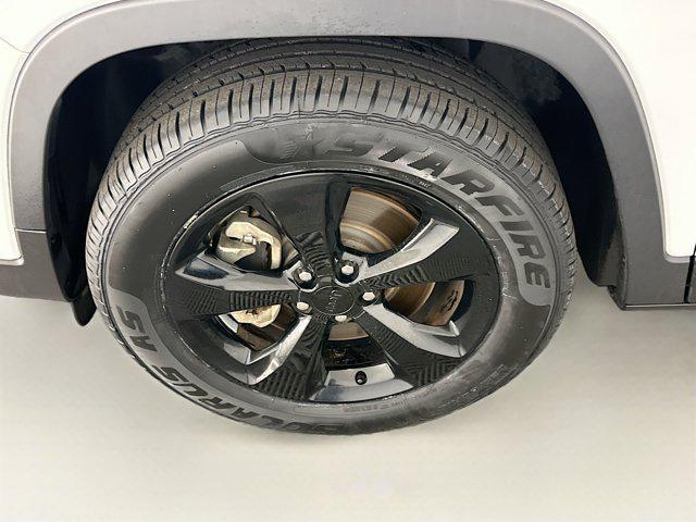 used 2023 Jeep Cherokee car, priced at $22,996