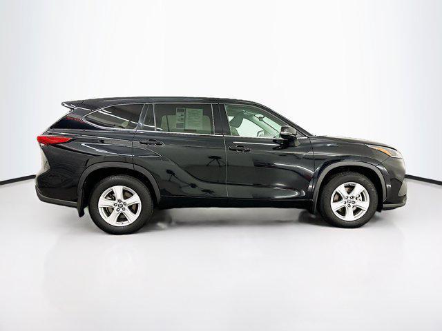 used 2021 Toyota Highlander car, priced at $27,489