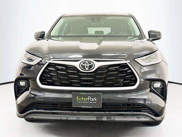 used 2021 Toyota Highlander car, priced at $27,489