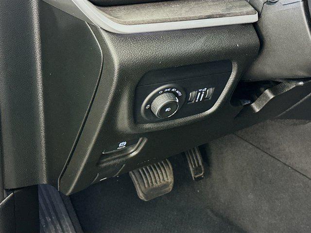 used 2024 Jeep Grand Cherokee car, priced at $30,996