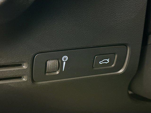 used 2021 Volvo XC40 car, priced at $27,297
