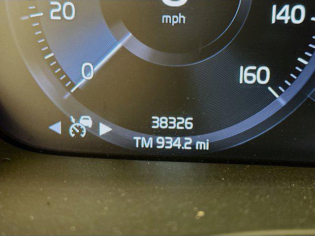 used 2021 Volvo XC40 car, priced at $27,297