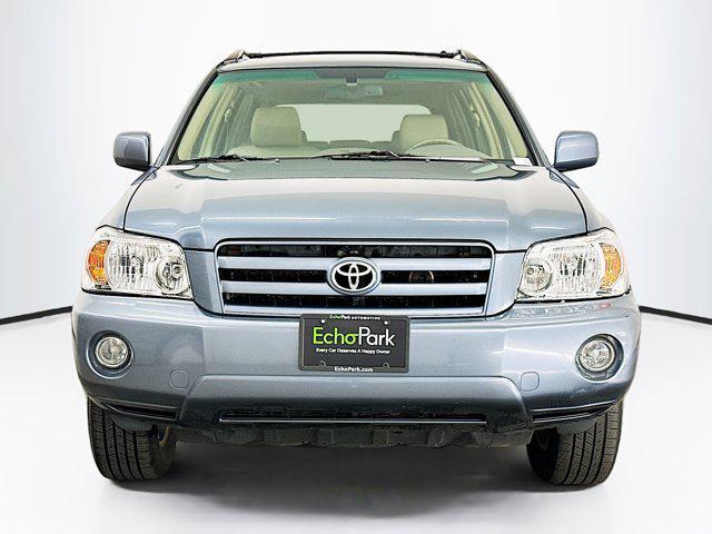 used 2005 Toyota Highlander car, priced at $5,399