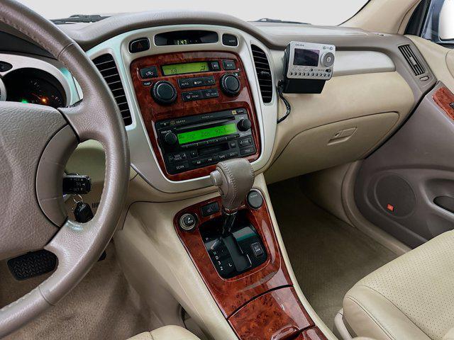 used 2005 Toyota Highlander car, priced at $5,399