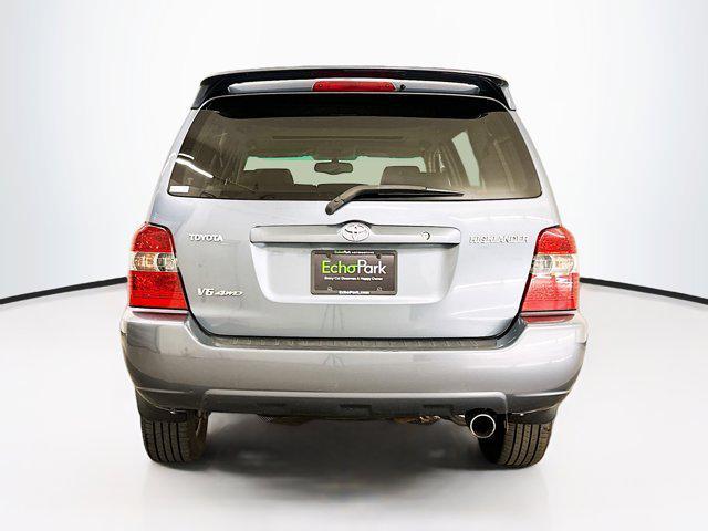 used 2005 Toyota Highlander car, priced at $5,399