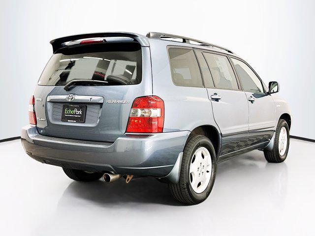used 2005 Toyota Highlander car, priced at $5,399