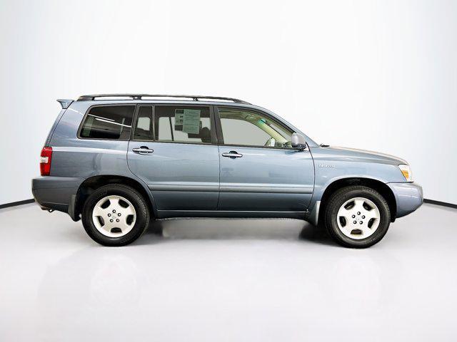 used 2005 Toyota Highlander car, priced at $5,399