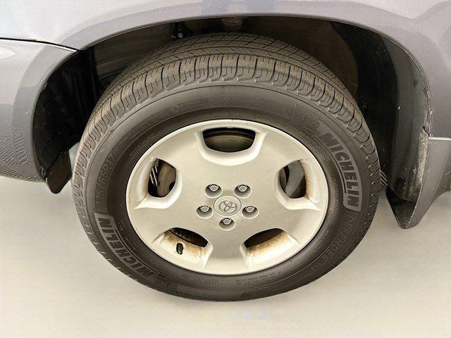 used 2005 Toyota Highlander car, priced at $5,399