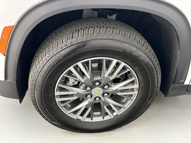 used 2025 Chevrolet Traverse car, priced at $35,596