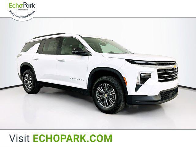 used 2025 Chevrolet Traverse car, priced at $35,596