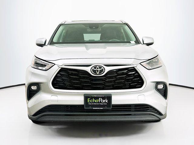 used 2022 Toyota Highlander car, priced at $34,189