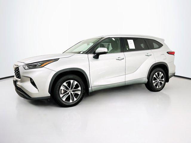 used 2022 Toyota Highlander car, priced at $34,189