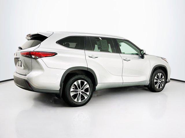 used 2022 Toyota Highlander car, priced at $34,189