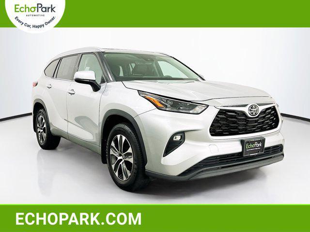 used 2022 Toyota Highlander car, priced at $34,189