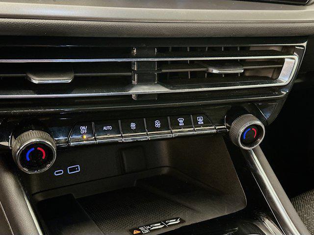 used 2025 Chevrolet Traverse car, priced at $35,996