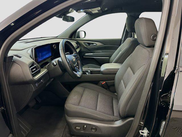 used 2025 Chevrolet Traverse car, priced at $35,996