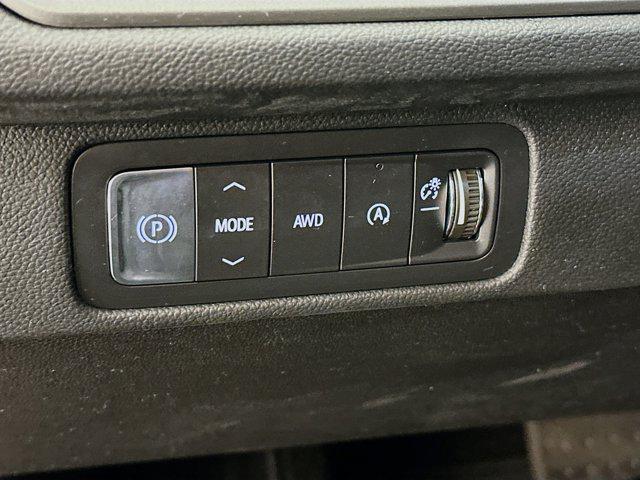 used 2025 Chevrolet Traverse car, priced at $35,996