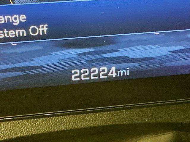 used 2025 Chevrolet Traverse car, priced at $35,996