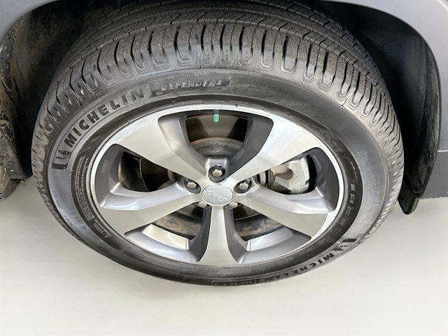 used 2020 Jeep Cherokee car, priced at $19,497