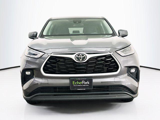 used 2024 Toyota Highlander car, priced at $35,597