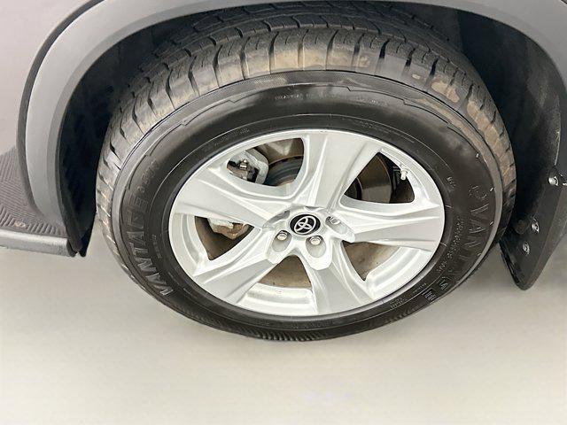 used 2024 Toyota Highlander car, priced at $35,597