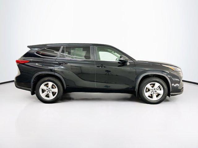 used 2023 Toyota Highlander car, priced at $32,389