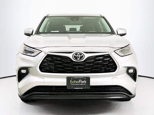 used 2024 Toyota Highlander car, priced at $35,589