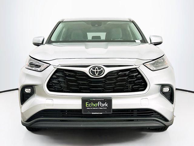 used 2022 Toyota Highlander car, priced at $29,689