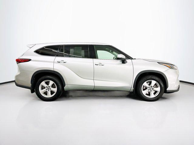 used 2022 Toyota Highlander car, priced at $29,689