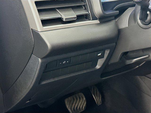 used 2024 Mitsubishi Outlander car, priced at $24,597