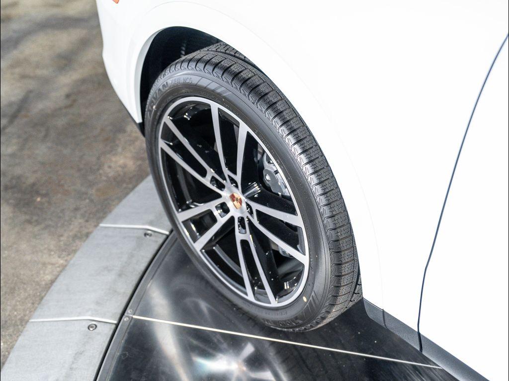 new 2025 Porsche Cayenne car, priced at $105,065