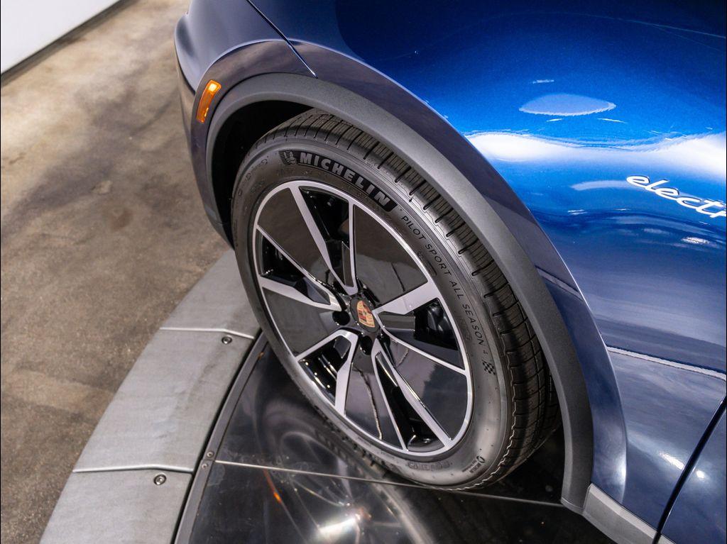 new 2025 Porsche Macan car, priced at $106,125